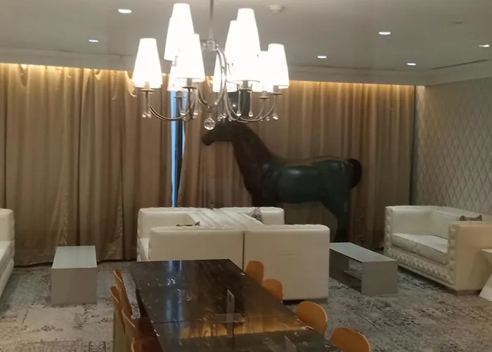 One Bed With Free Gym, Pool And Wifi In Makati Apartment *